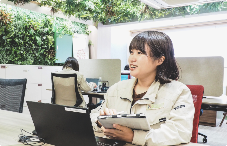 打合せをする社員 Y.N